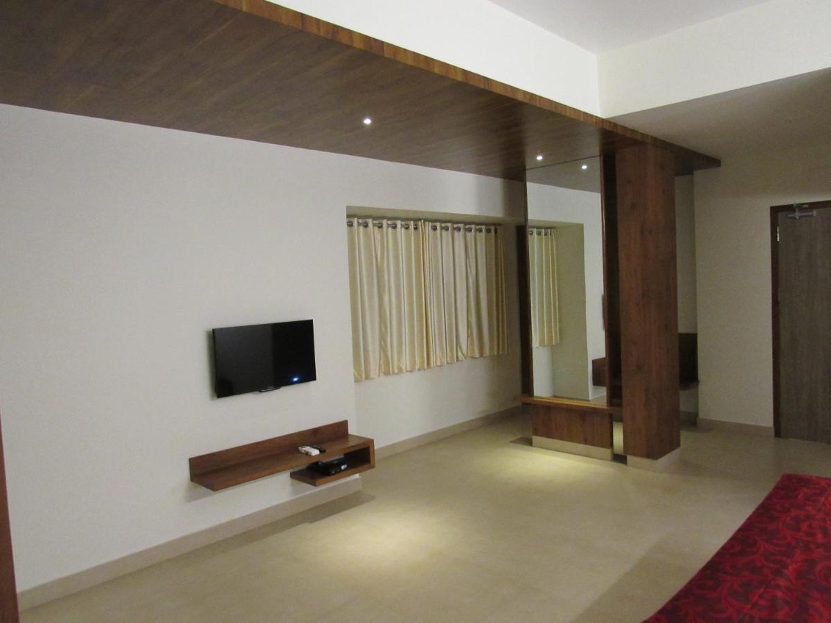 Palguni Residency Otel Hassan Dış mekan fotoğraf